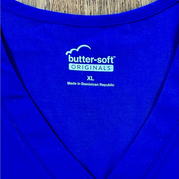 Butter soft scrub top XL - Picture 2 of 6